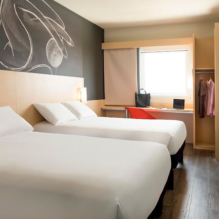Ibis Irapuato Hotel Bagian luar foto