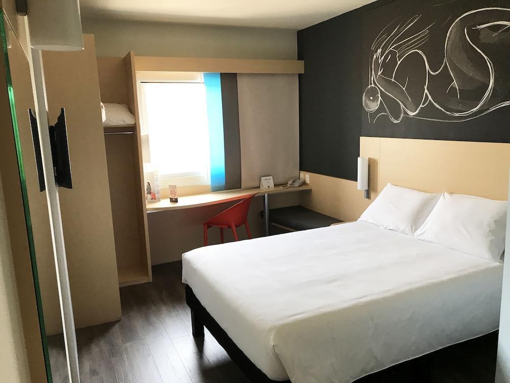 Ibis Irapuato Hotel Bagian luar foto