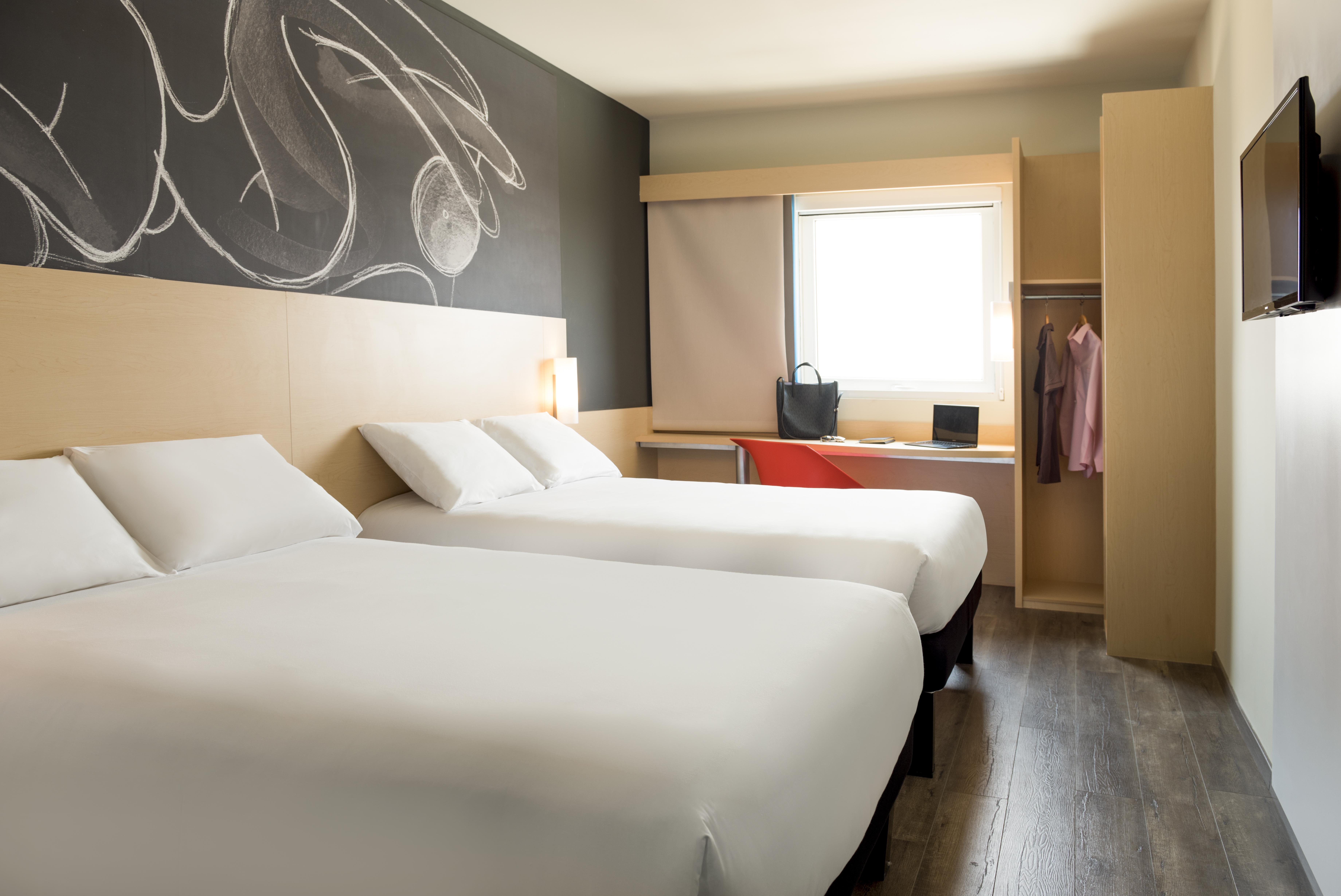 Ibis Irapuato Hotel Bagian luar foto