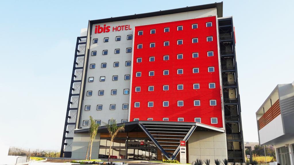 Ibis Irapuato Hotel Bagian luar foto
