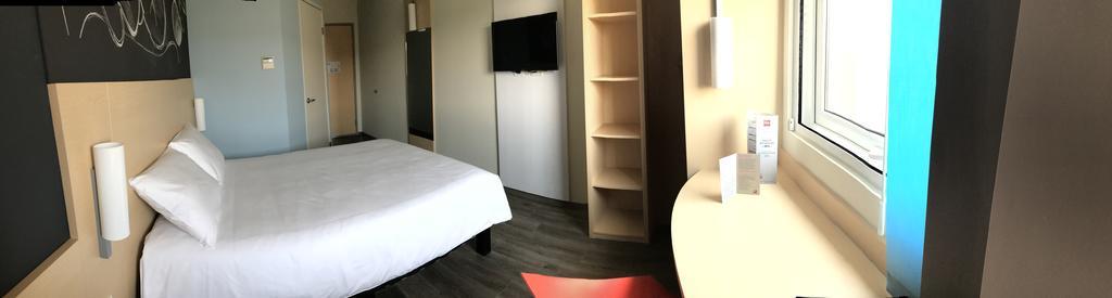 Ibis Irapuato Hotel Bagian luar foto