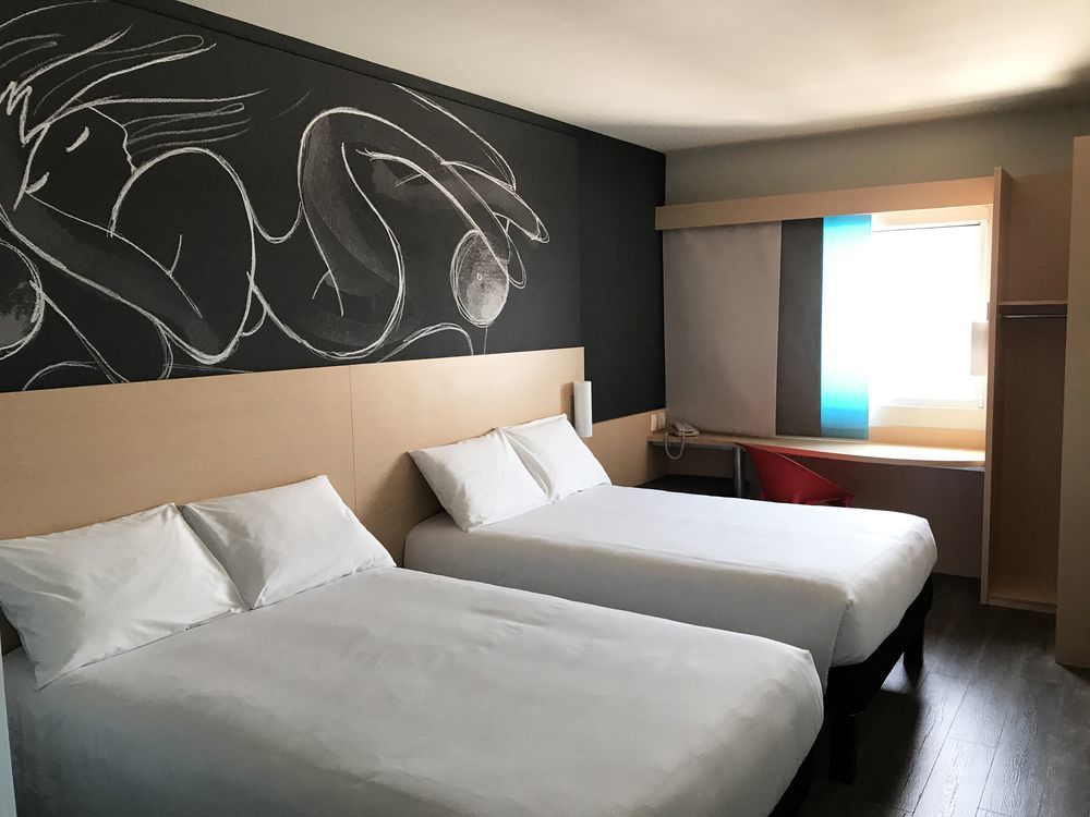 Ibis Irapuato Hotel Bagian luar foto