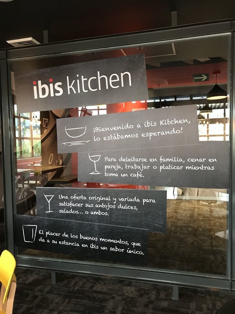 Ibis Irapuato Hotel Bagian luar foto